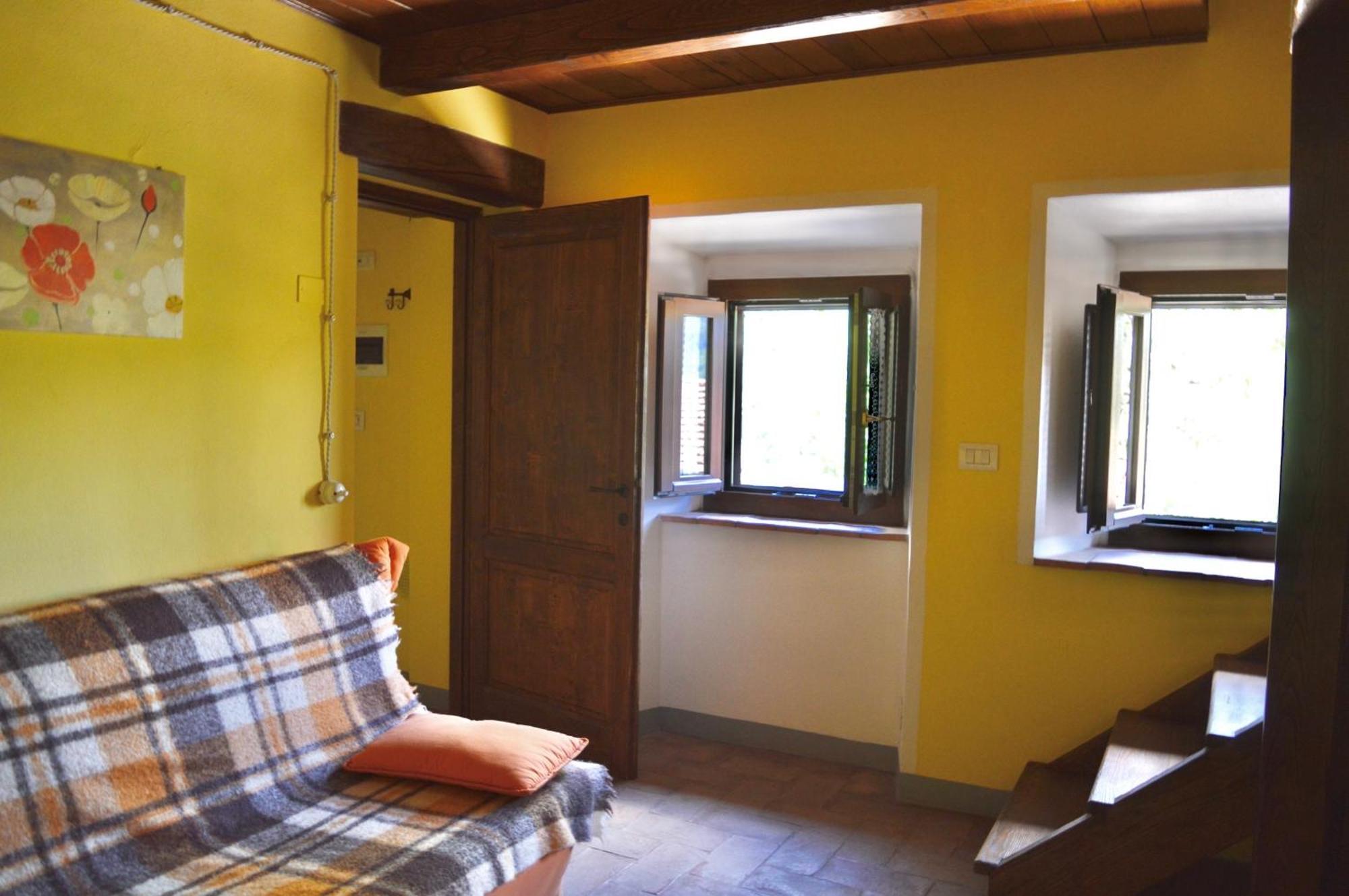 Agriturismo Vezzano キウージ・デッラ・ヴェルナ エクステリア 写真