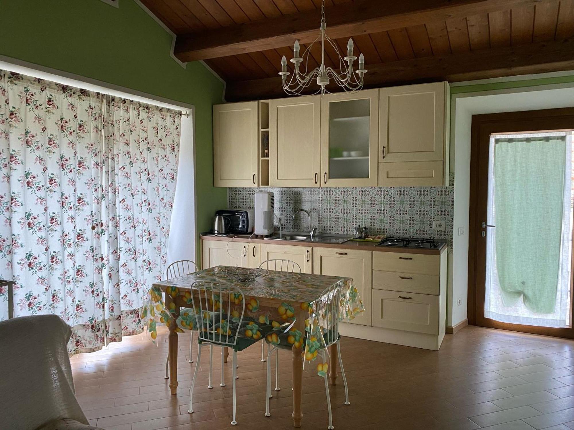 Agriturismo Vezzano キウージ・デッラ・ヴェルナ エクステリア 写真