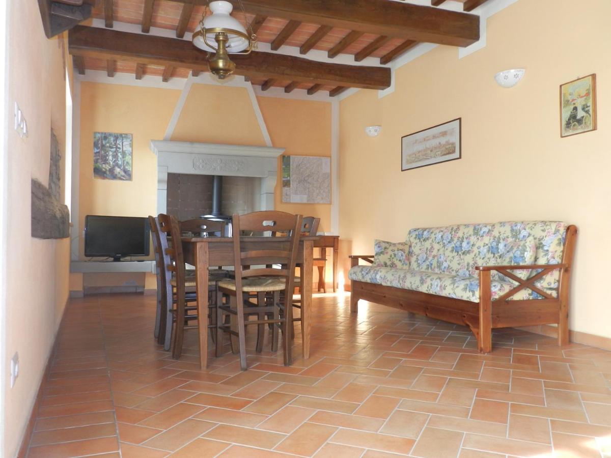 Agriturismo Vezzano キウージ・デッラ・ヴェルナ エクステリア 写真