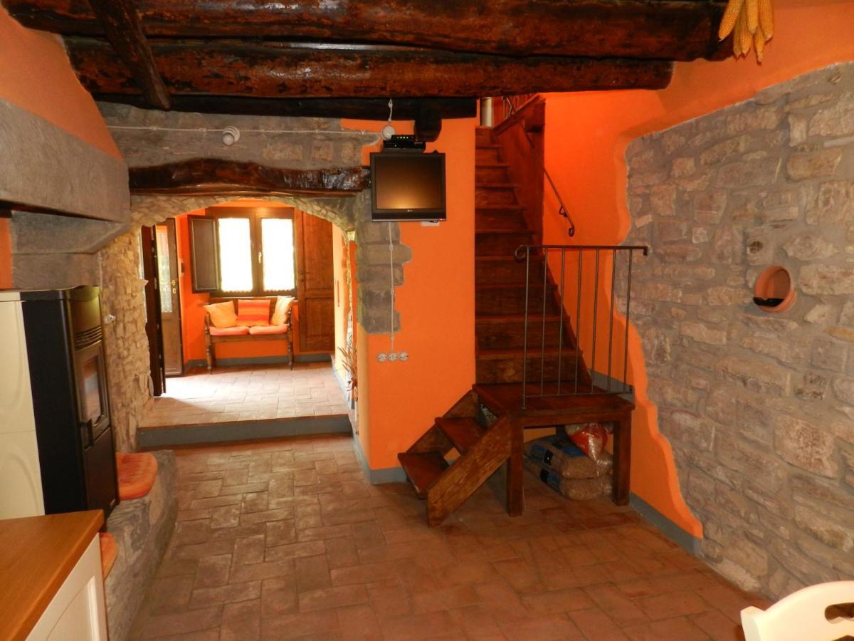 Agriturismo Vezzano キウージ・デッラ・ヴェルナ エクステリア 写真